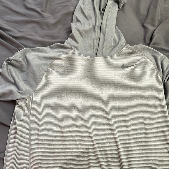 mens nike long sleeve hoodie